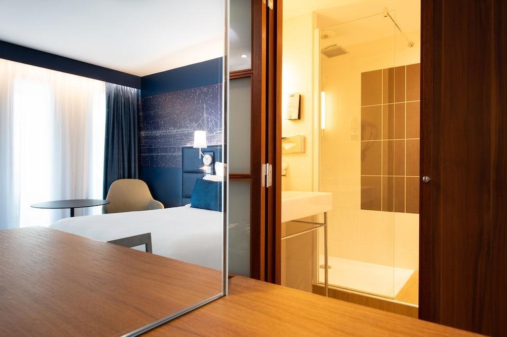 Hotel Mercure Toulon Ла Сен-сюр-Мер Екстериор снимка