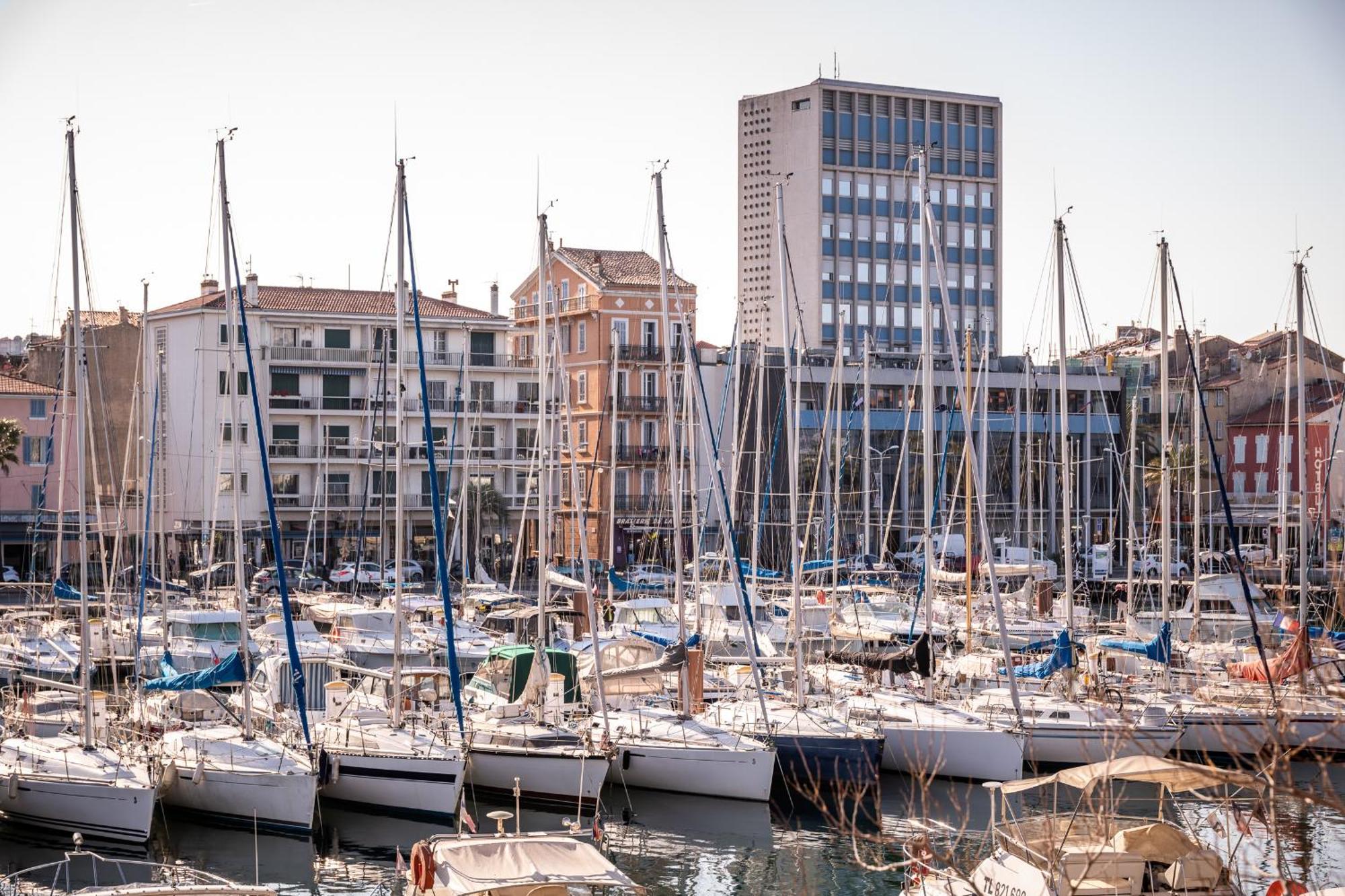 Hotel Mercure Toulon Ла Сен-сюр-Мер Екстериор снимка