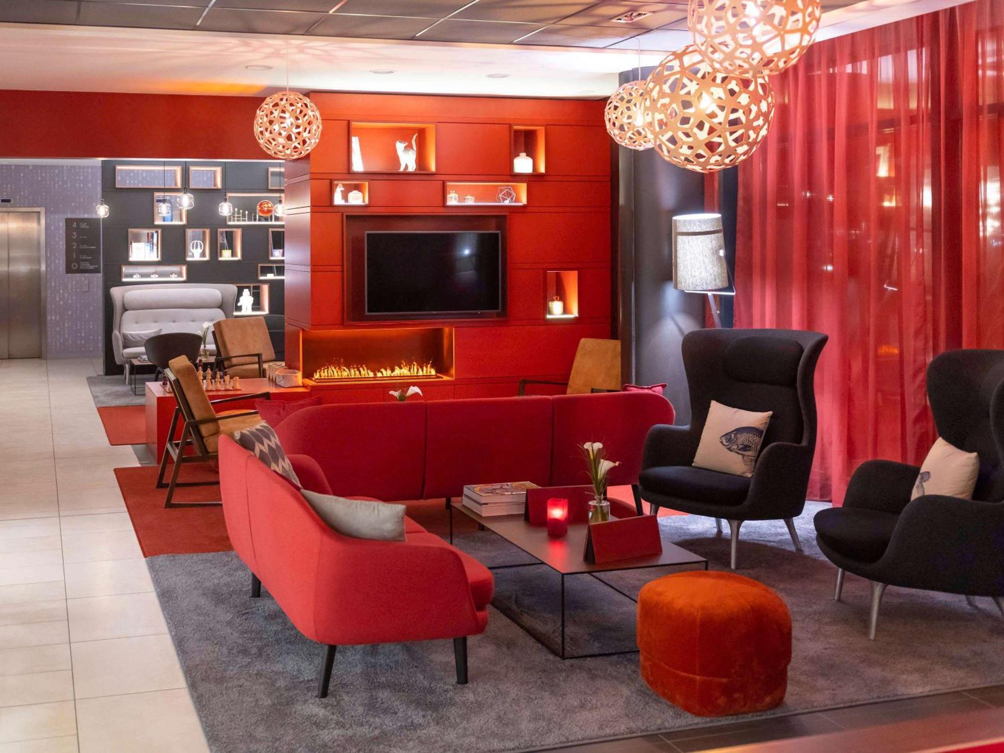 Hotel Mercure Toulon Ла Сен-сюр-Мер Екстериор снимка