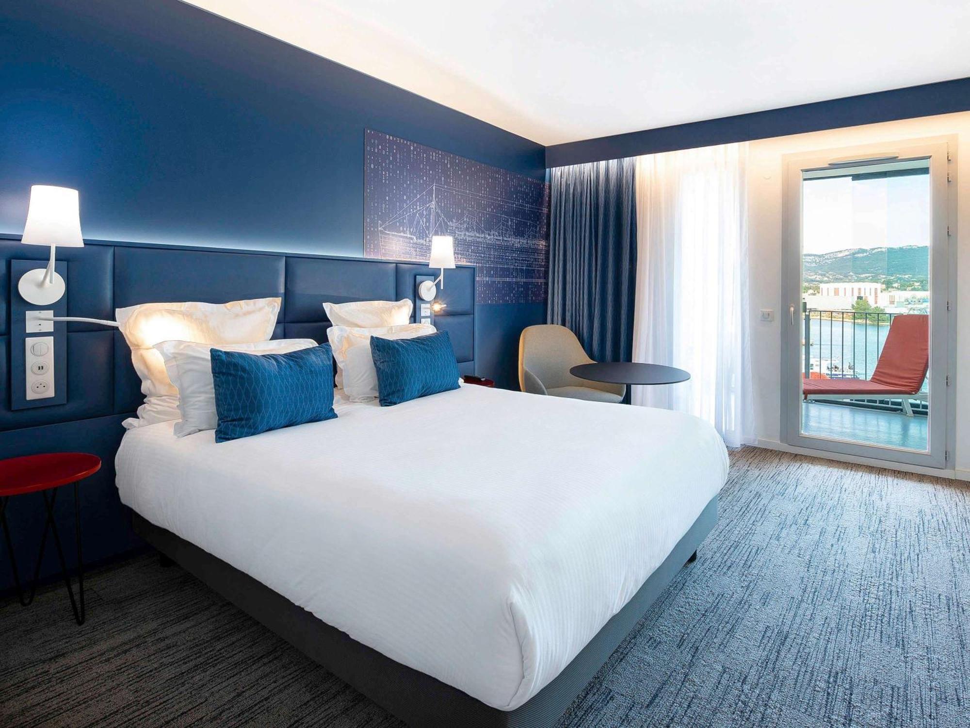 Hotel Mercure Toulon Ла Сен-сюр-Мер Екстериор снимка