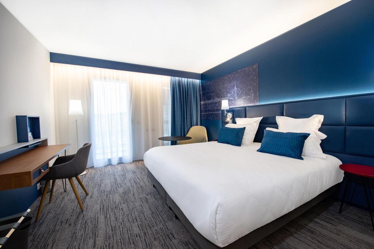 Hotel Mercure Toulon Ла Сен-сюр-Мер Екстериор снимка