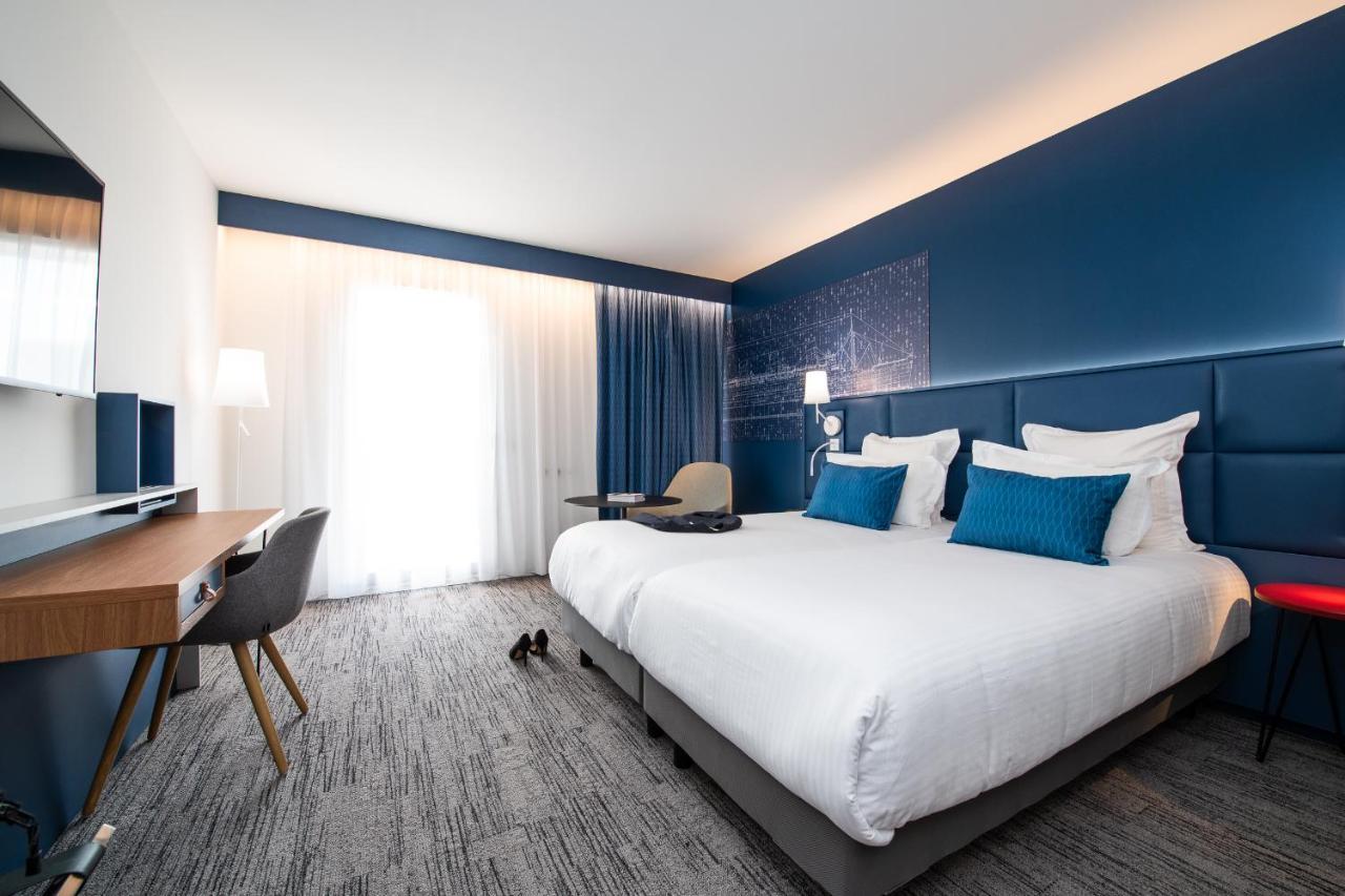 Hotel Mercure Toulon Ла Сен-сюр-Мер Екстериор снимка